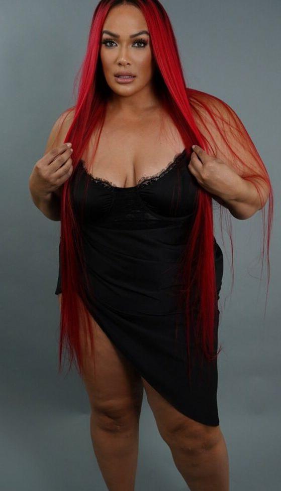 25P Nia Jax nude