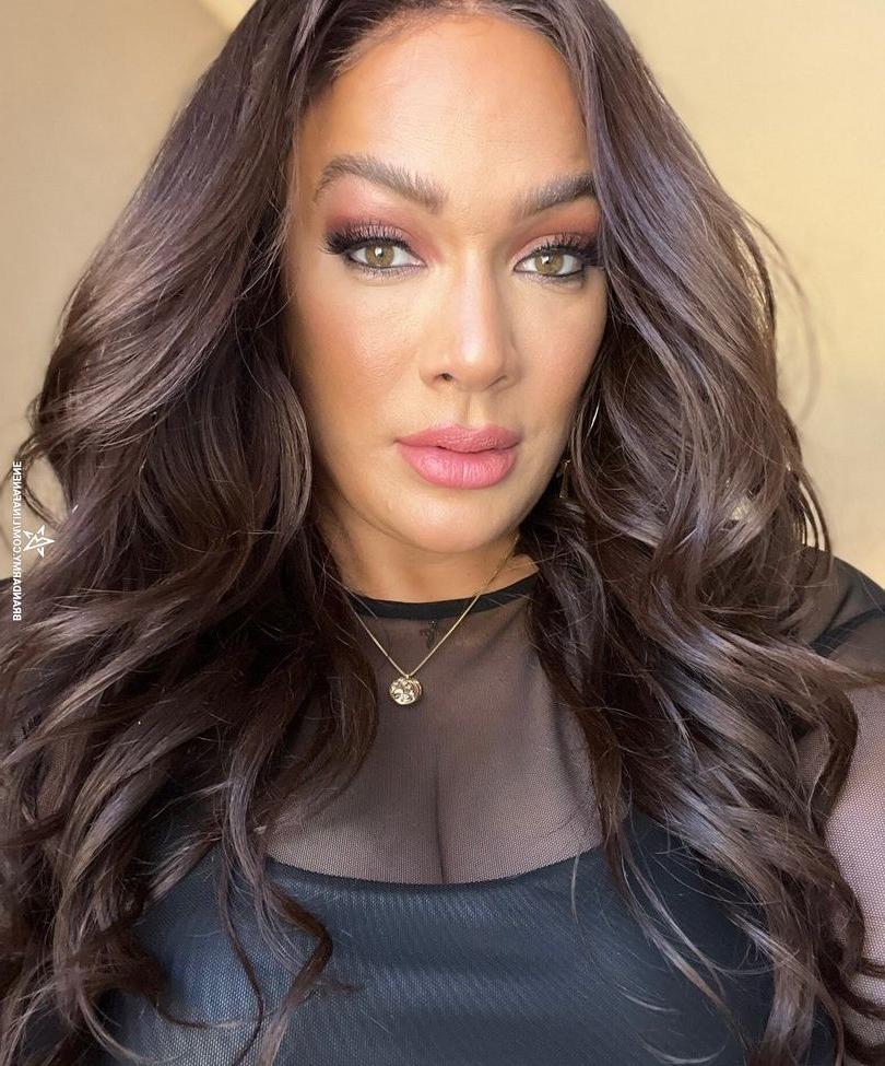 25P Nia Jax nude