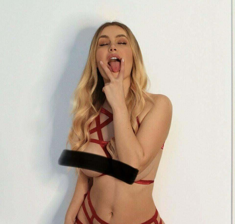 25P Chrissy Loum nude