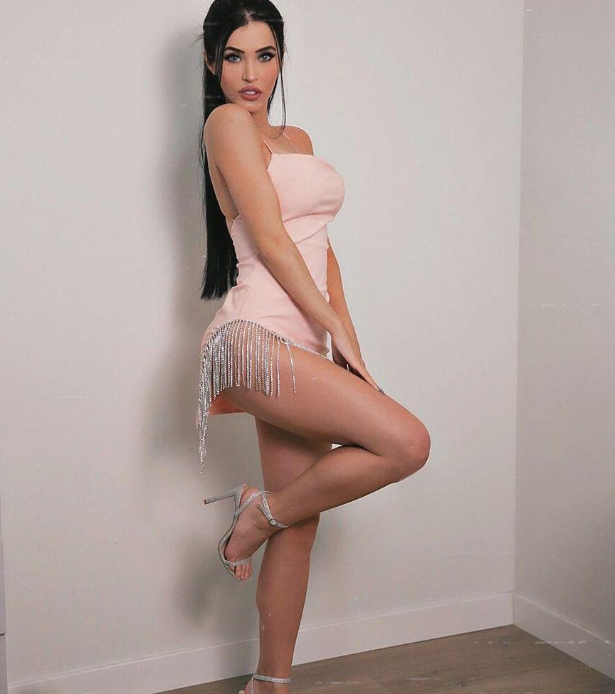 25P Claudia Alende nude