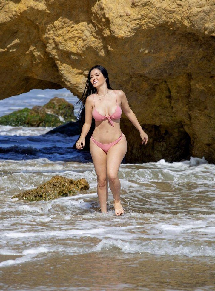 25P Claudia Alende nude