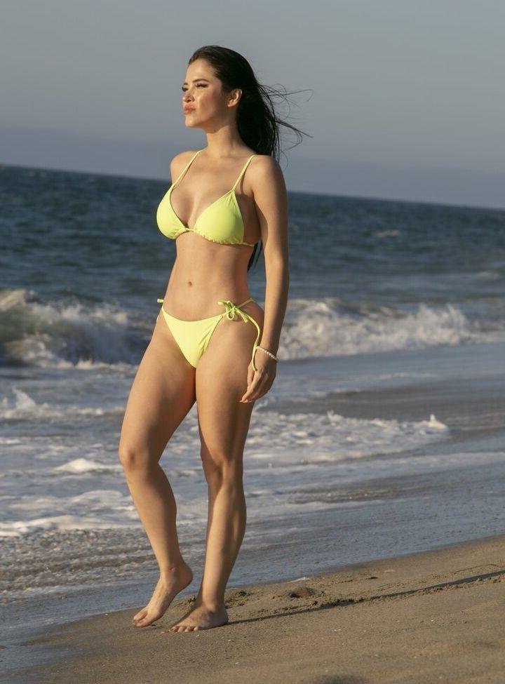 25P Claudia Alende nude