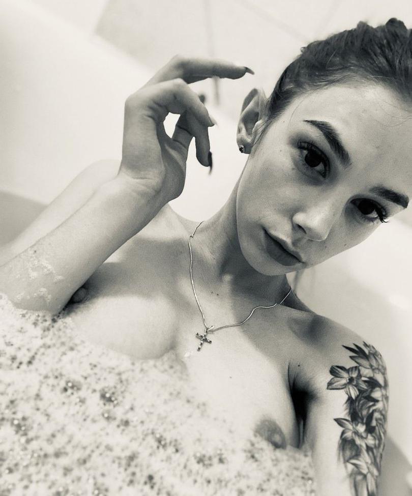 25P Hotfallingdevil nude