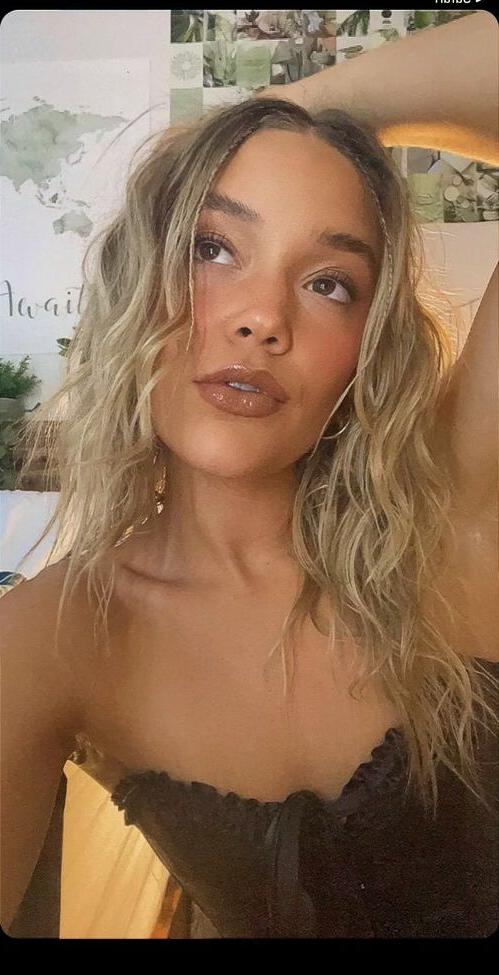 25P Olivia Ponton nude