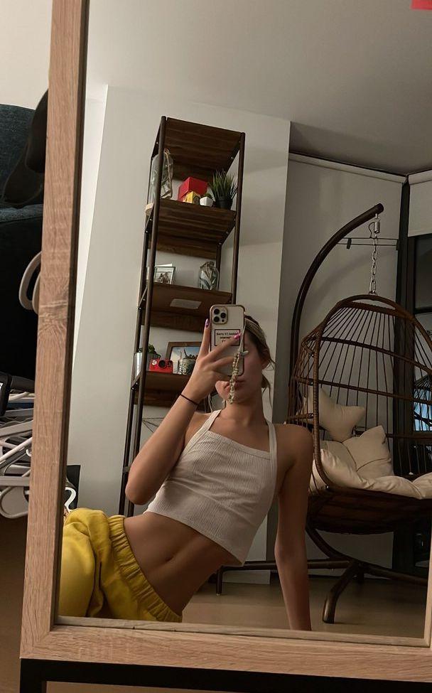 25P Olivia Ponton nude