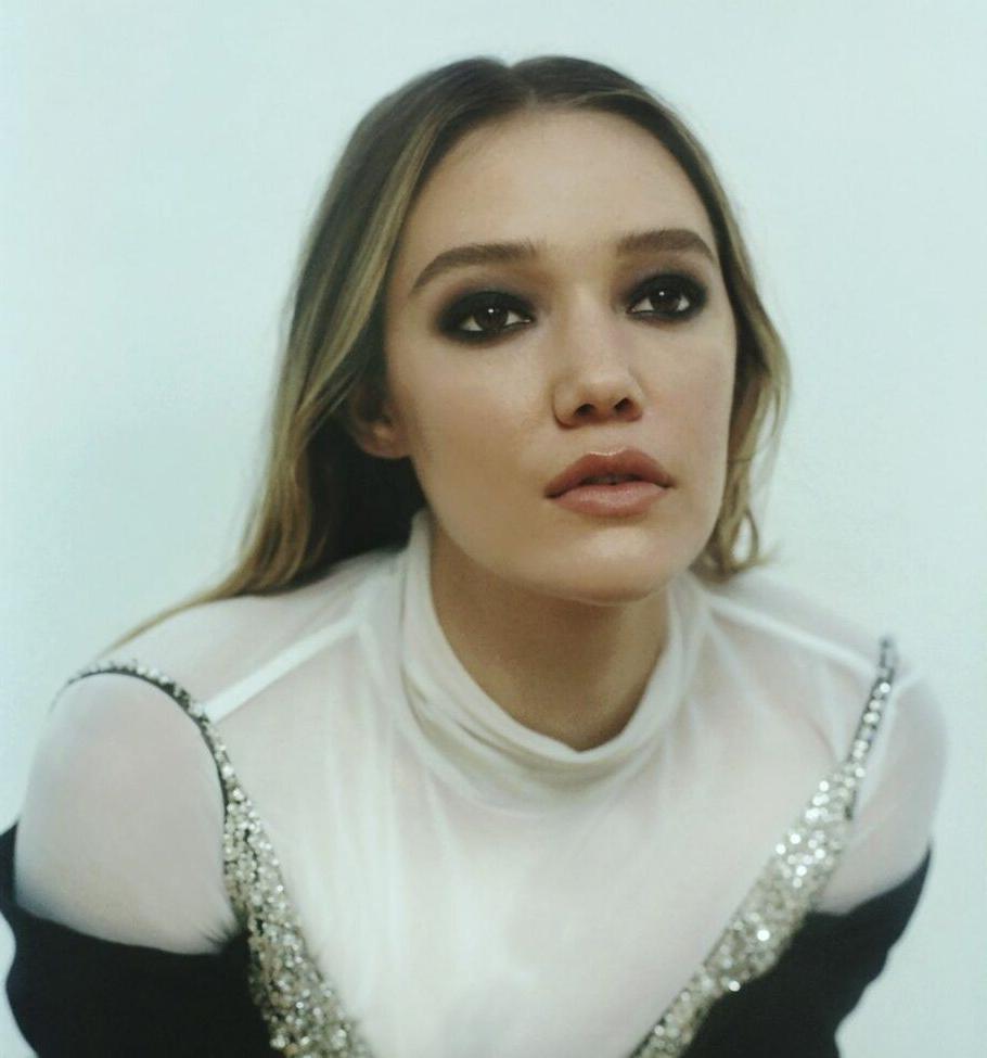 25P Olivia Ponton nude