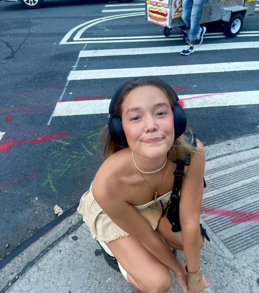 25P Olivia Ponton nude