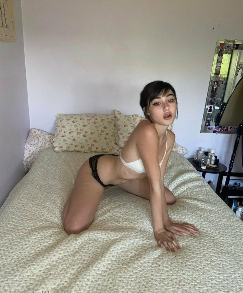 25P Delilah Raige nude