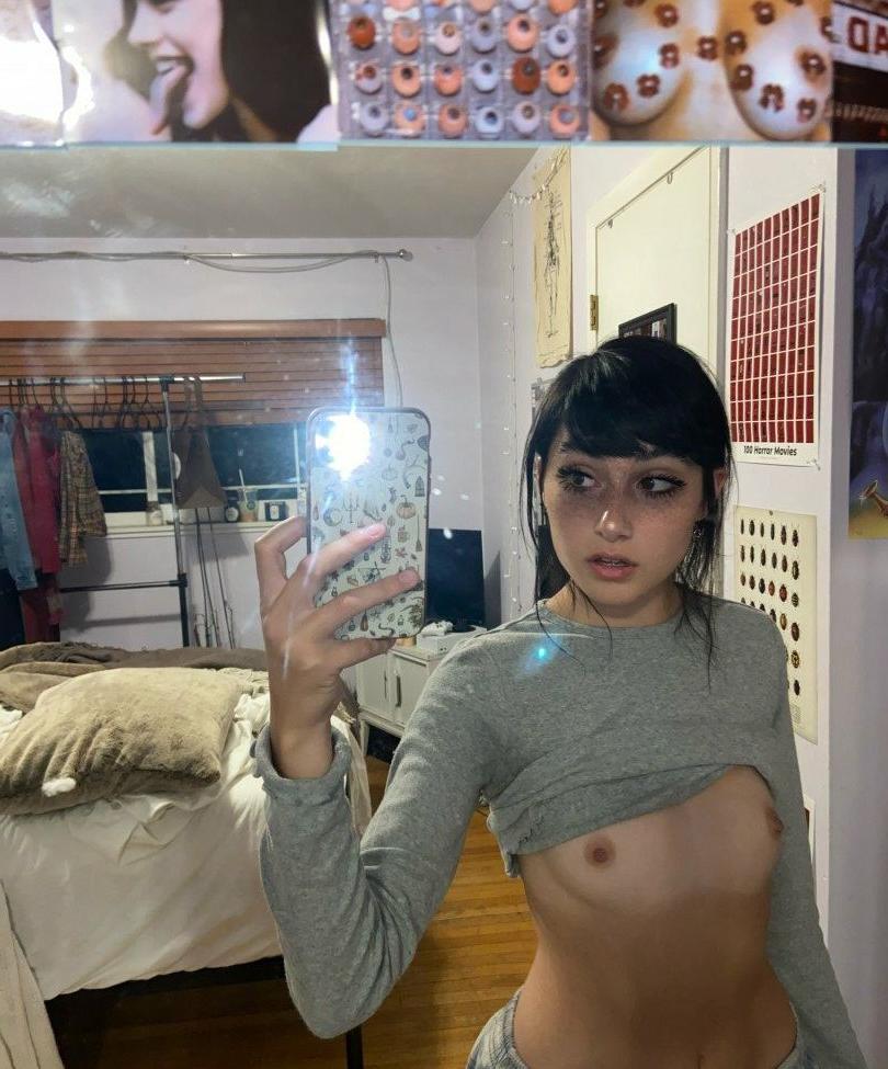 25P Delilah Raige nude