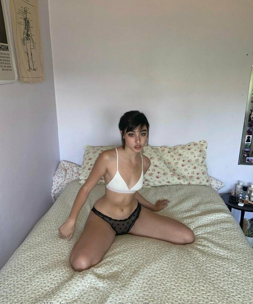 25P Delilah Raige nude
