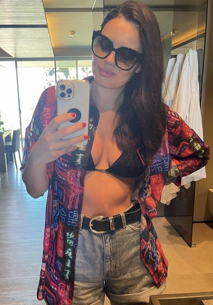 15P Sarah Story nude