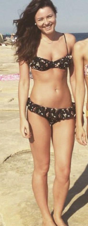 15P Sarah Story nude