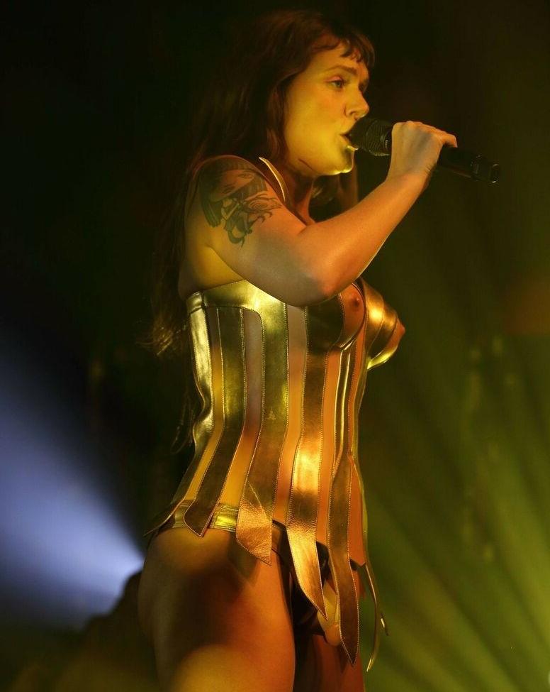 25P Tove Lo nude