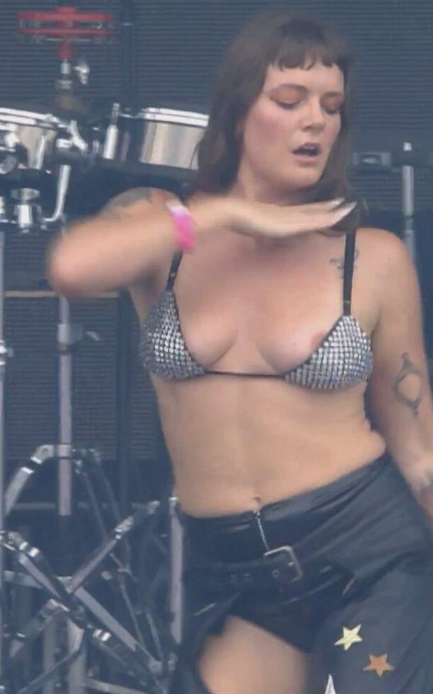 25P Tove Lo nude