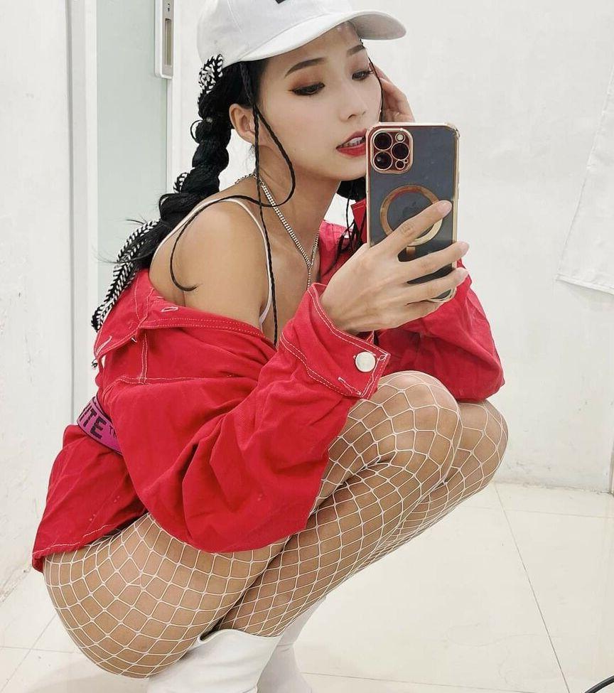 25P Anita Feifei nude