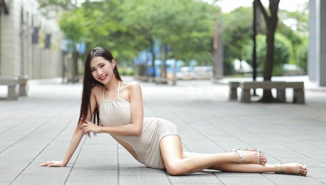 25P Anita Feifei nude