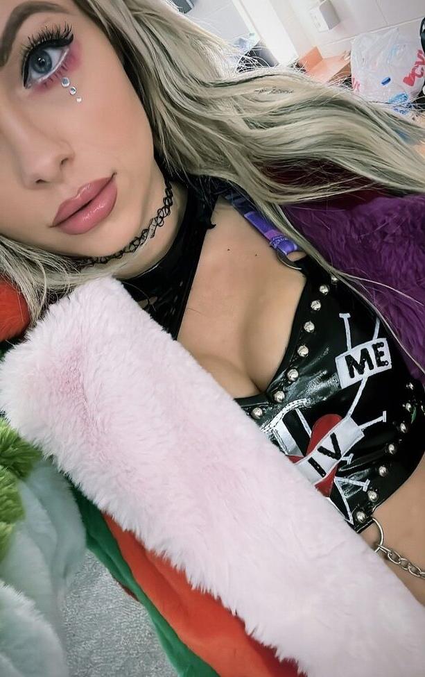 25P Liv Morgan nude