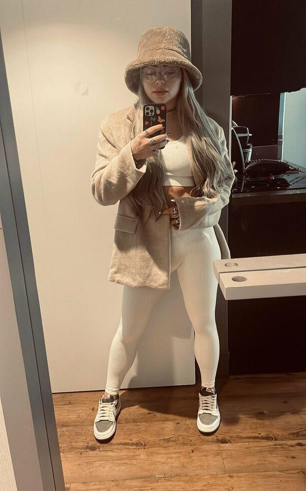 25P Liv Morgan nude