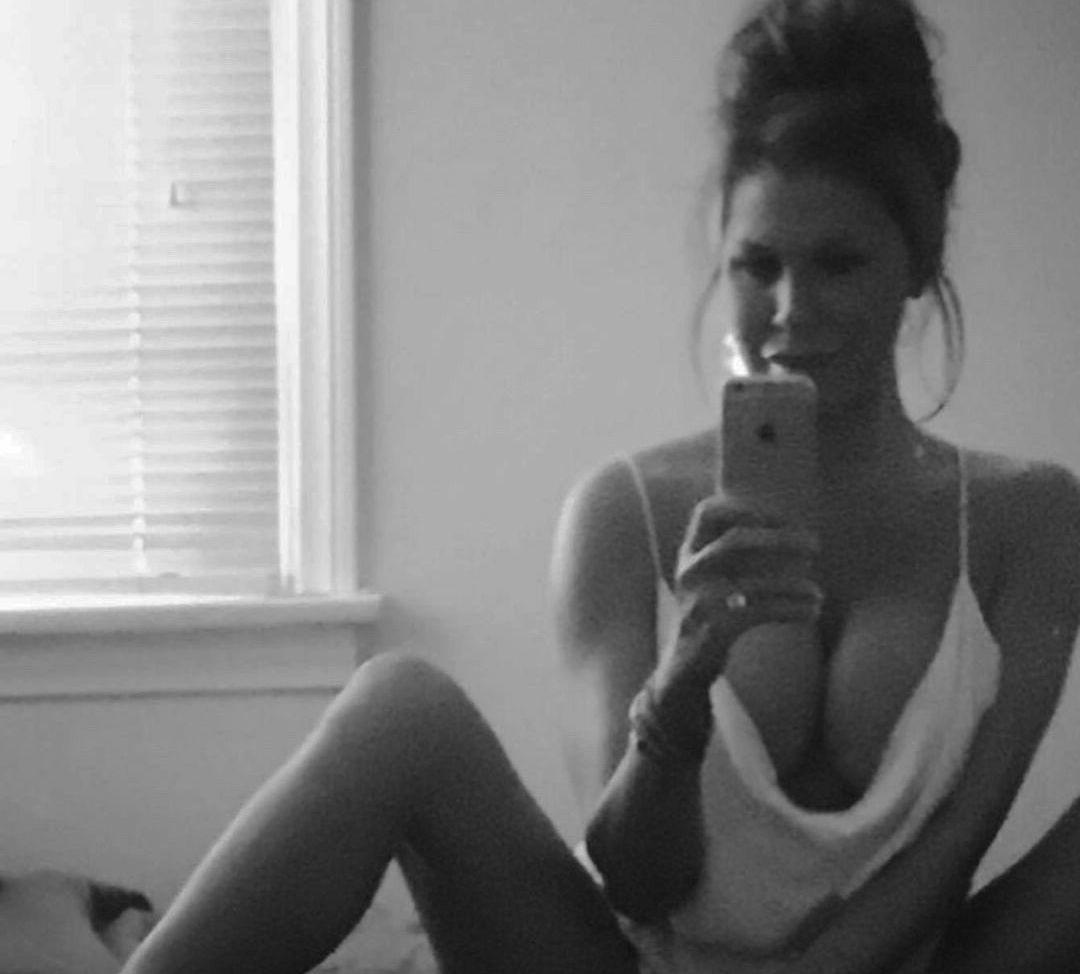 25P Nikki Cox nude