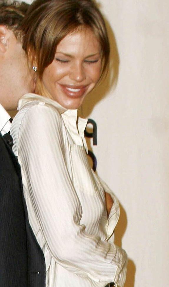 25P Nikki Cox nude