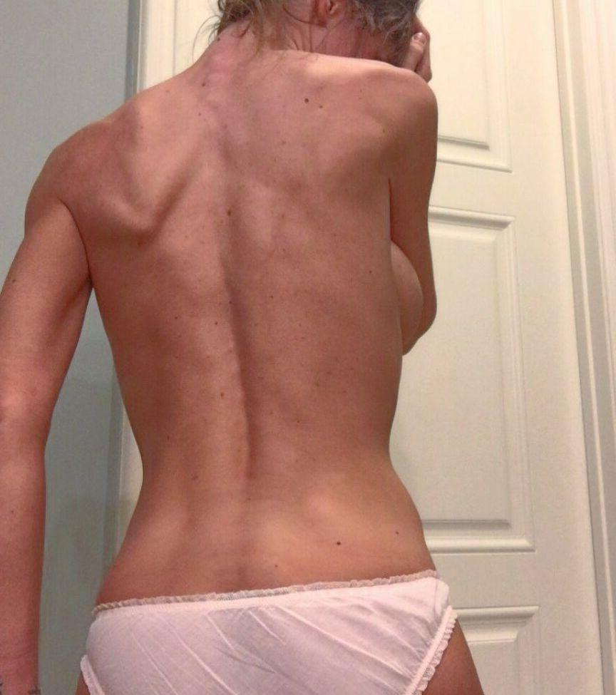 25P Nikki Cox nude