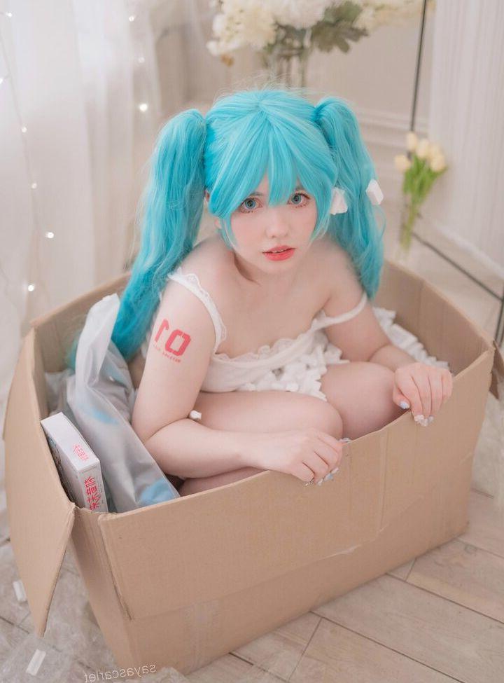25P Saya Scarlet nude