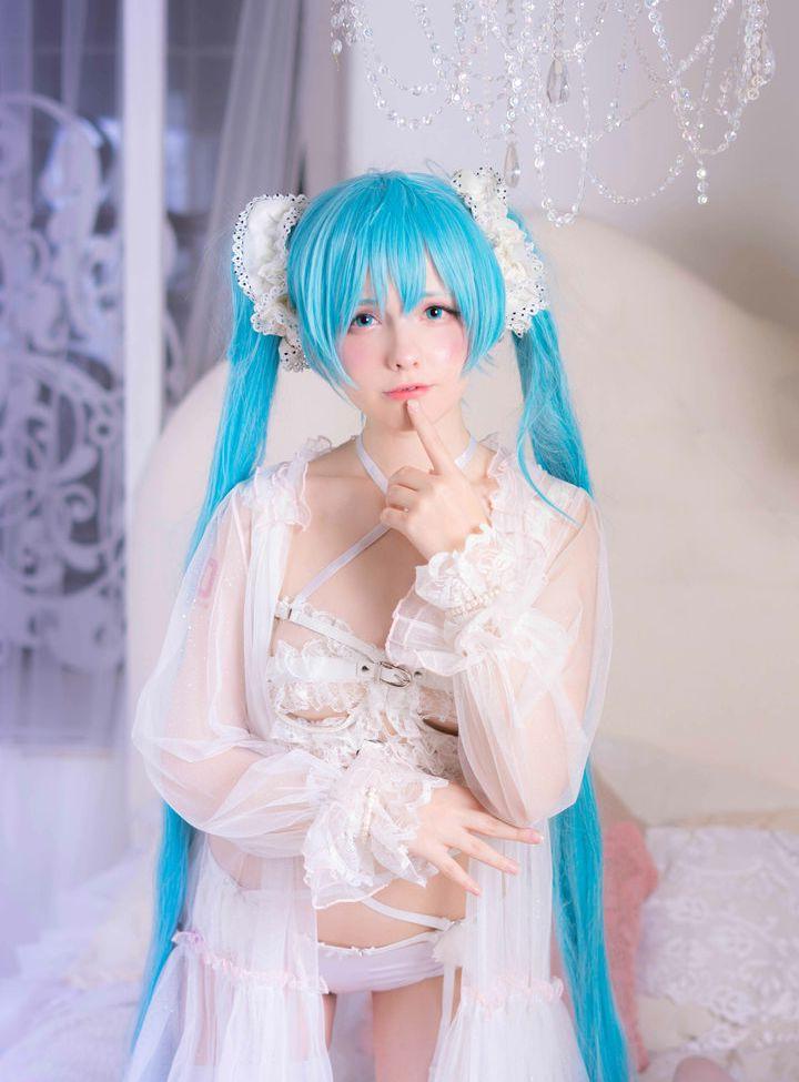 25P Saya Scarlet nude