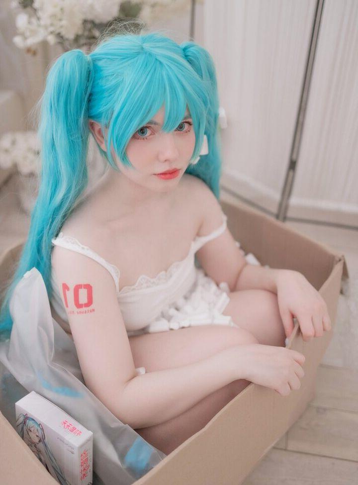 25P Saya Scarlet nude