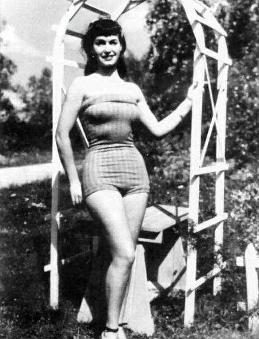 25P Bettie Page nude