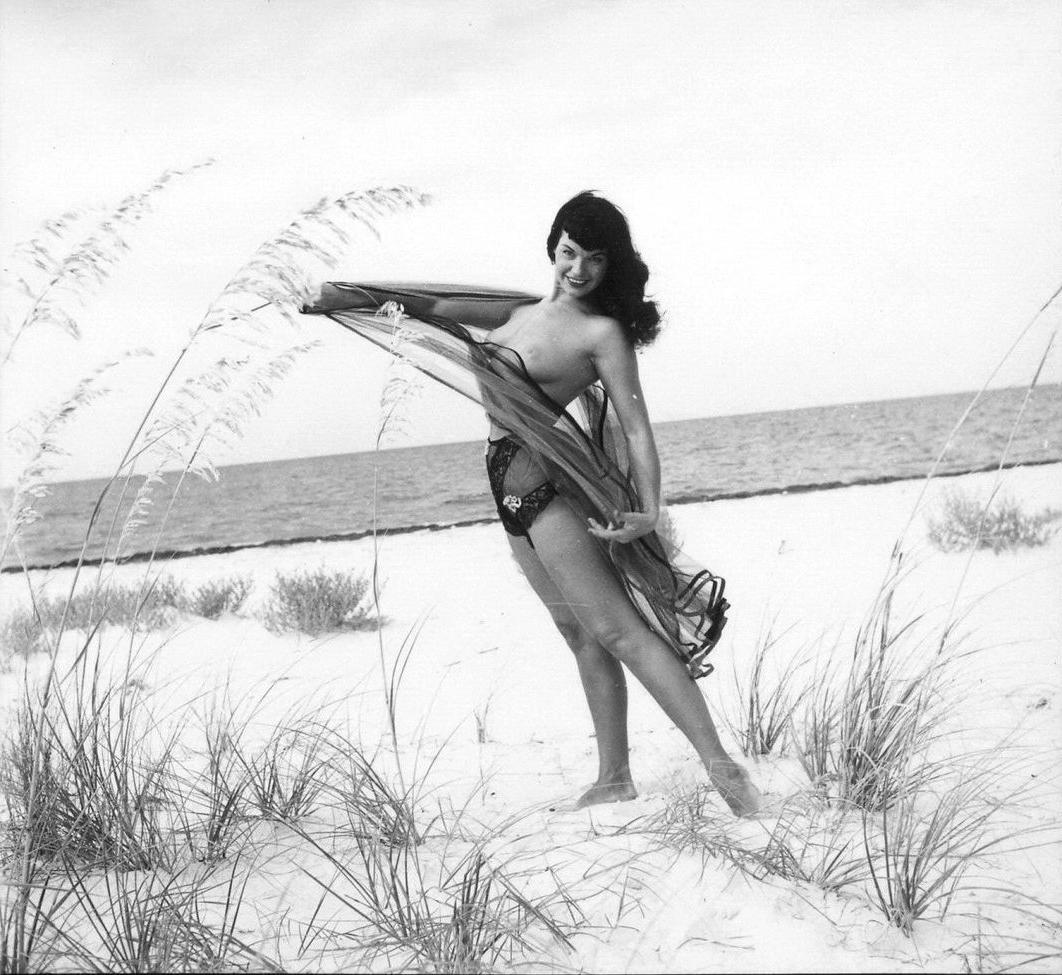 25P Bettie Page nude