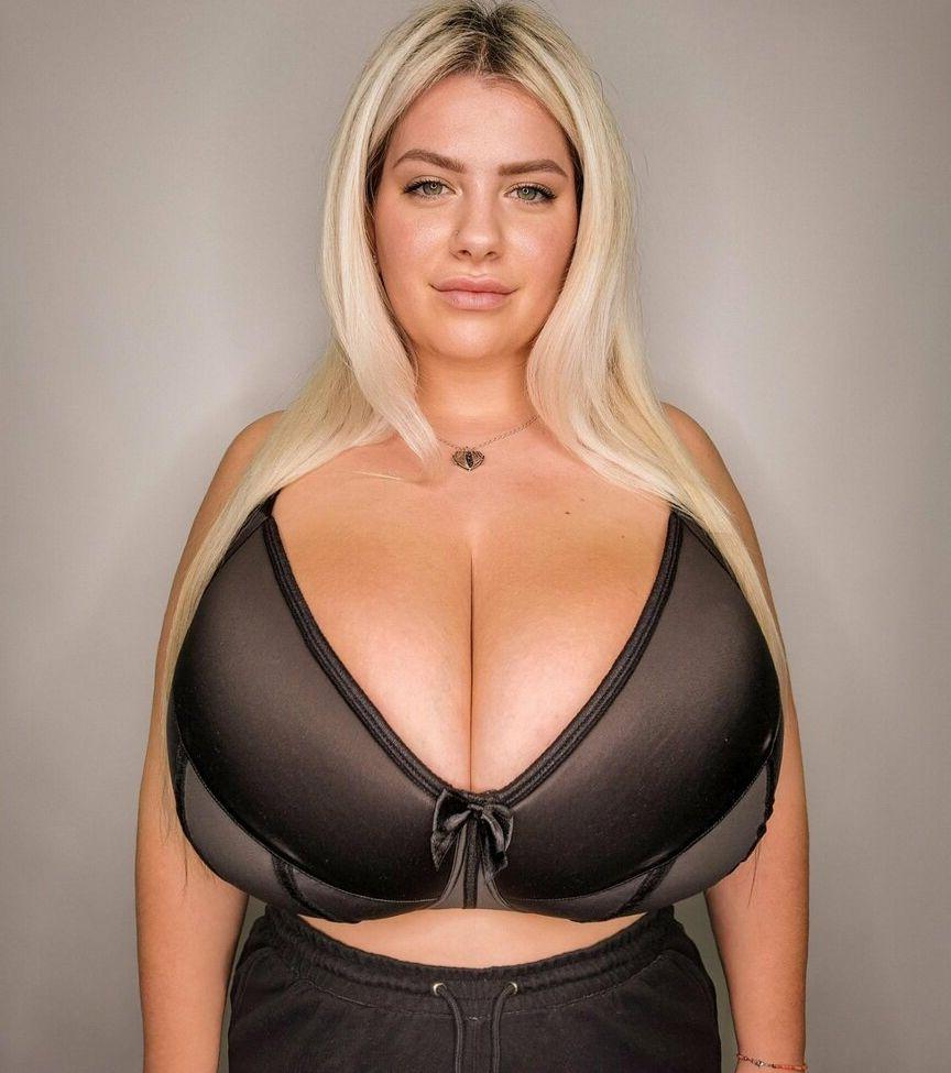 25P Nina Phoenix nude