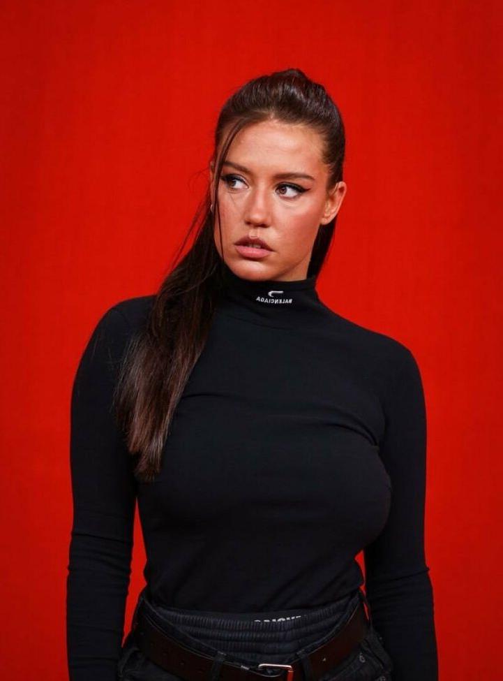 25P Adele Exarchopoulos nude