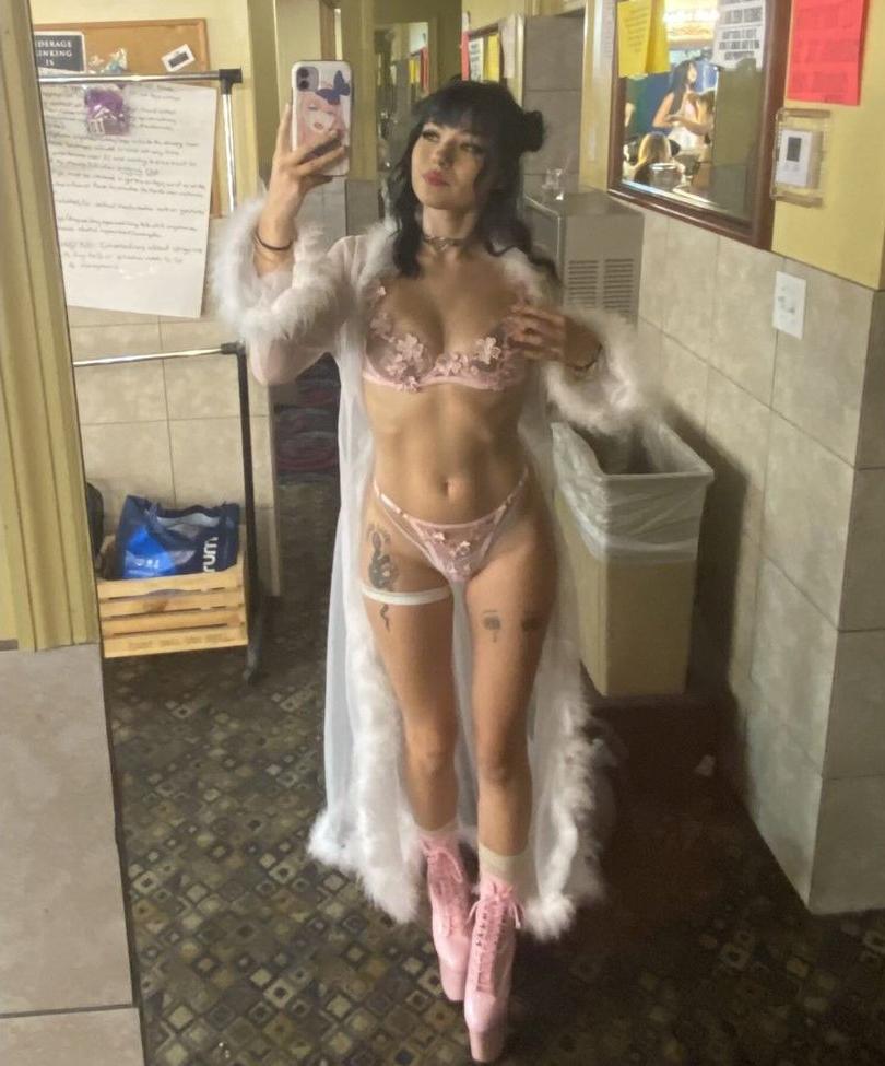 22P Emo.fio nude