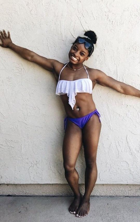 25P Simone Biles nude