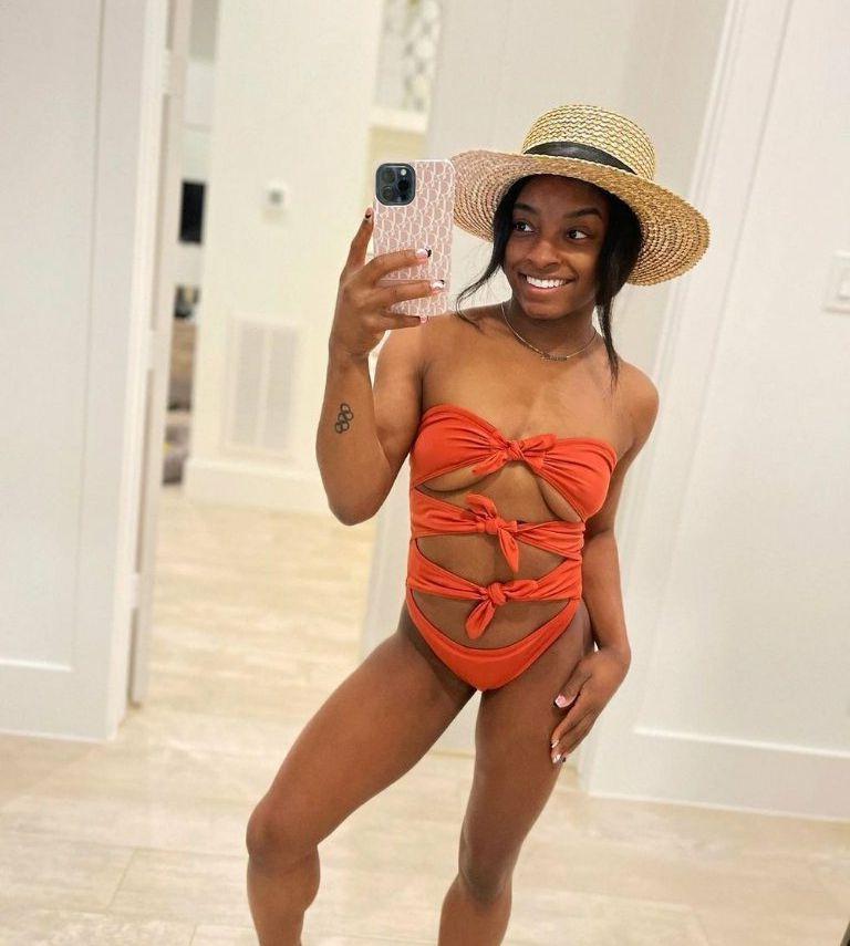 25P Simone Biles nude