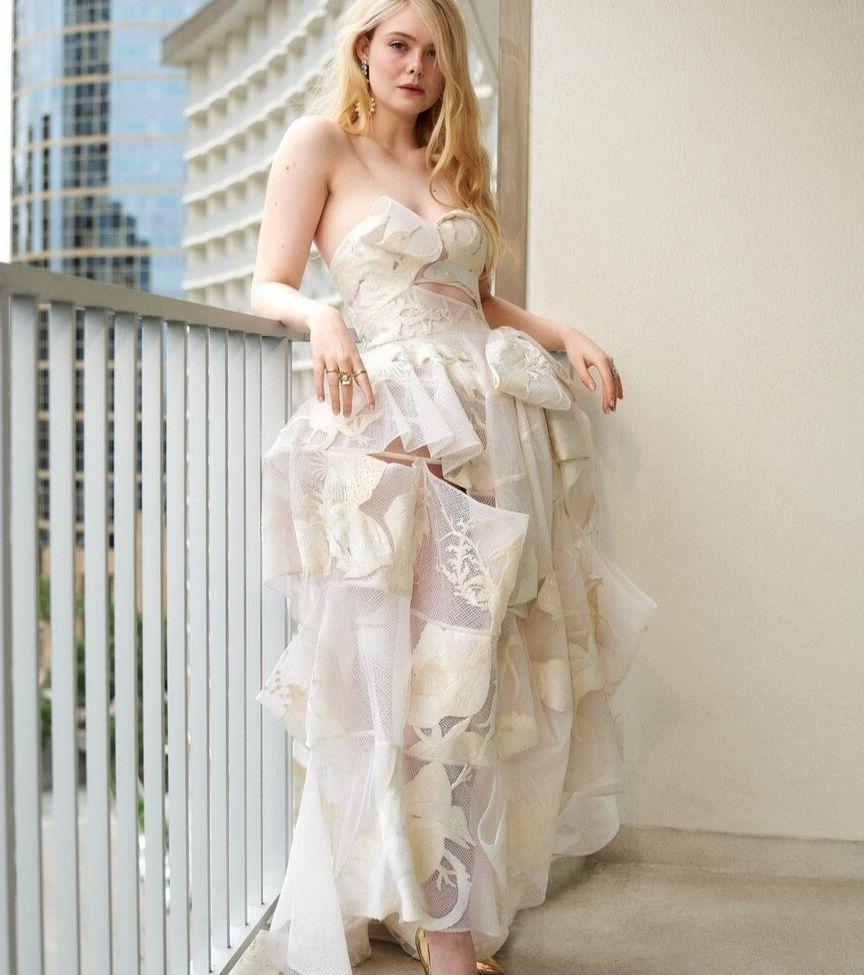 25P Elle Fanning nude