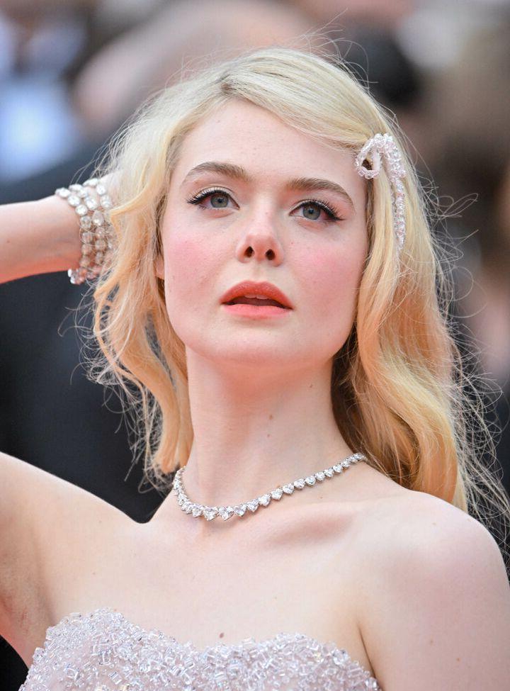 25P Elle Fanning nude