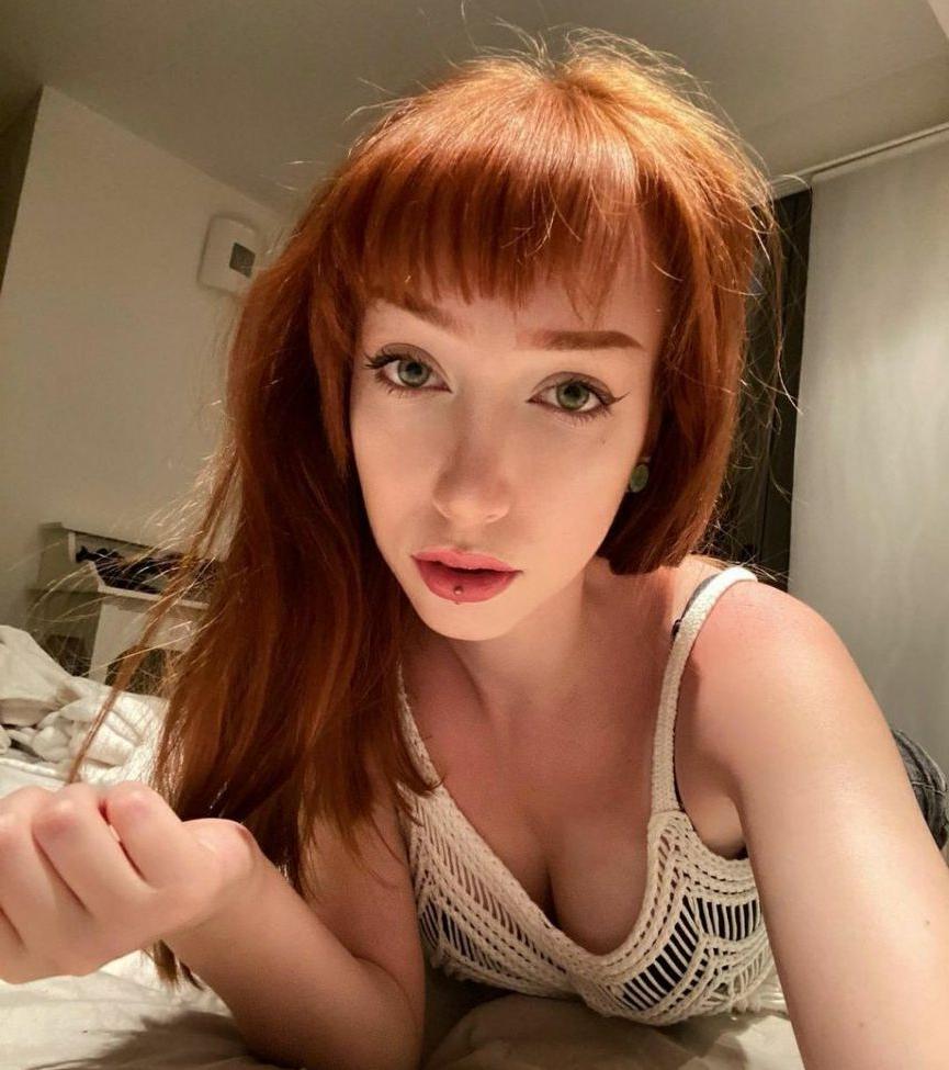 25P Michelle Puttini nude
