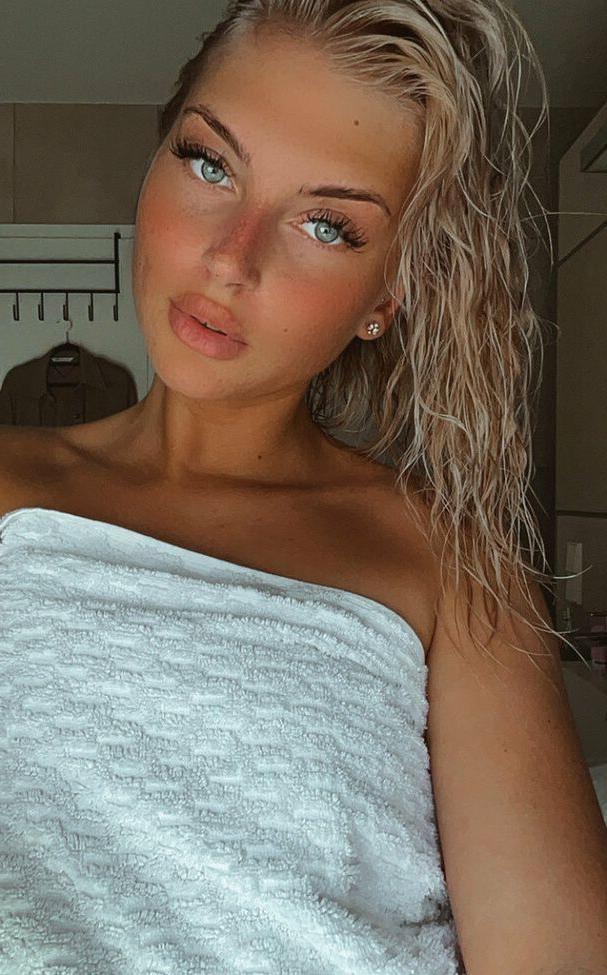 25P Lia Engel nude