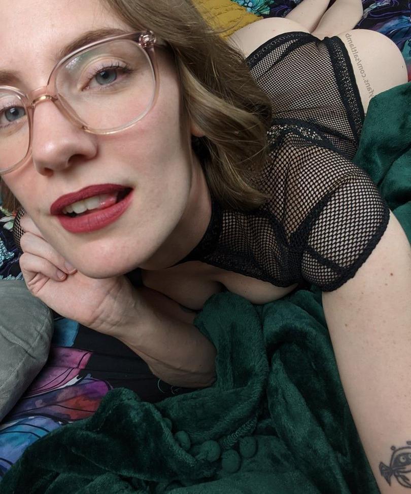 25P Emma Ruby nude