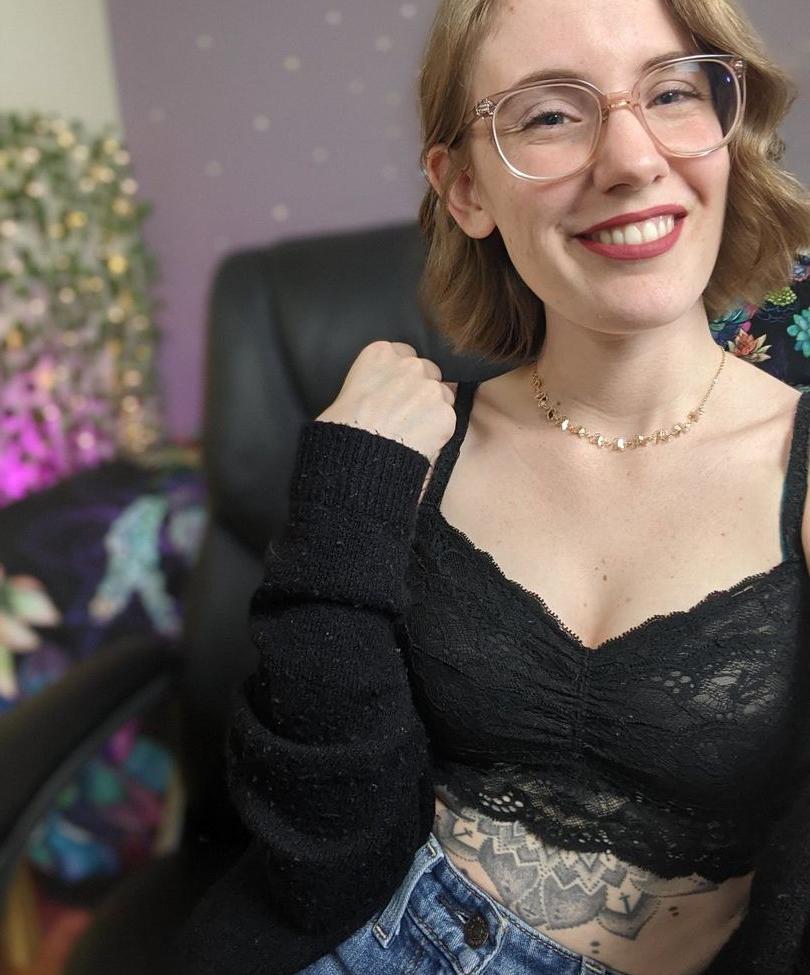 25P Emma Ruby nude