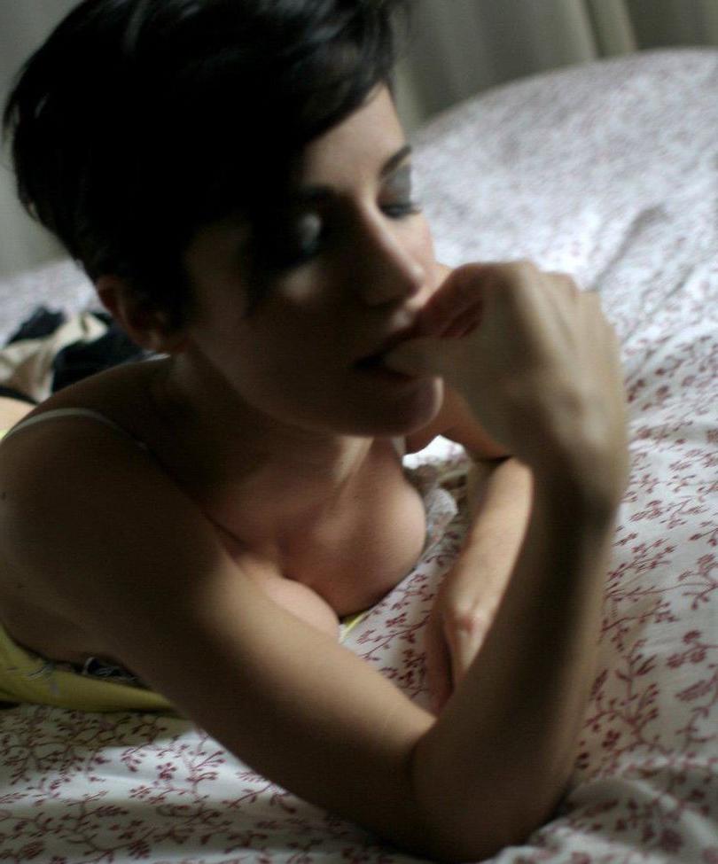 25P Andrea Delogu nude