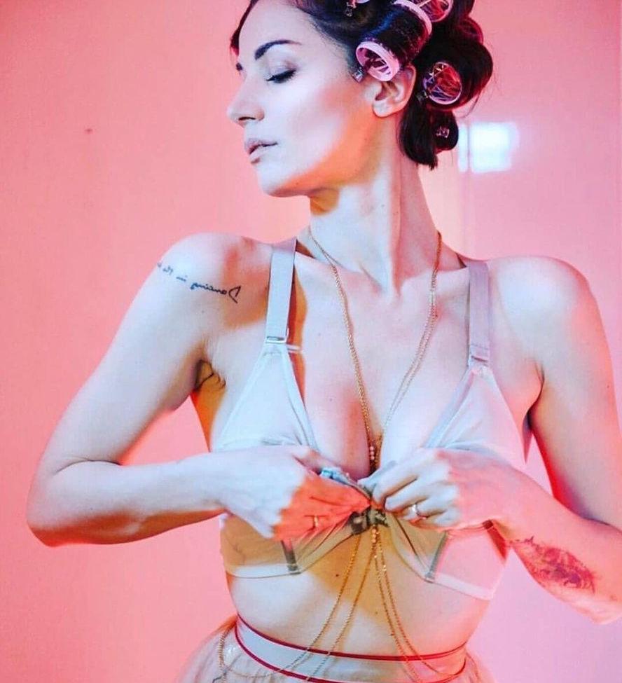 25P Andrea Delogu nude