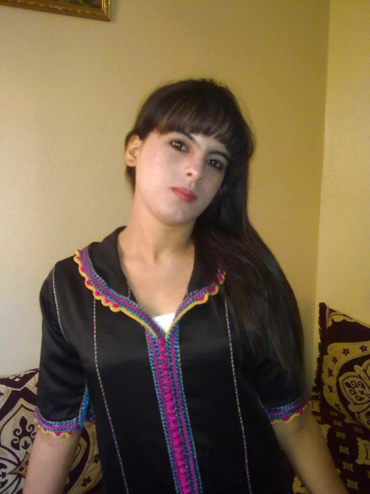 9P Roukaya la pute d'agadir 