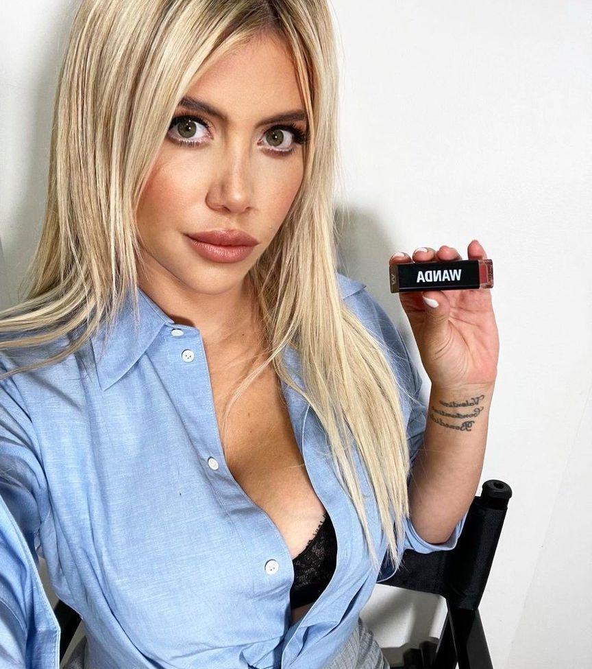 25P Wanda Nara nude