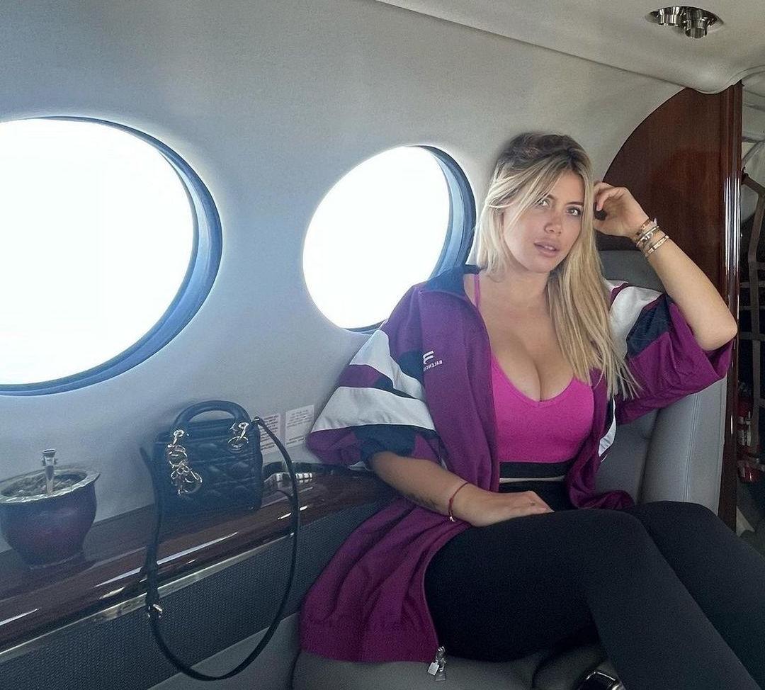 25P Wanda Nara nude