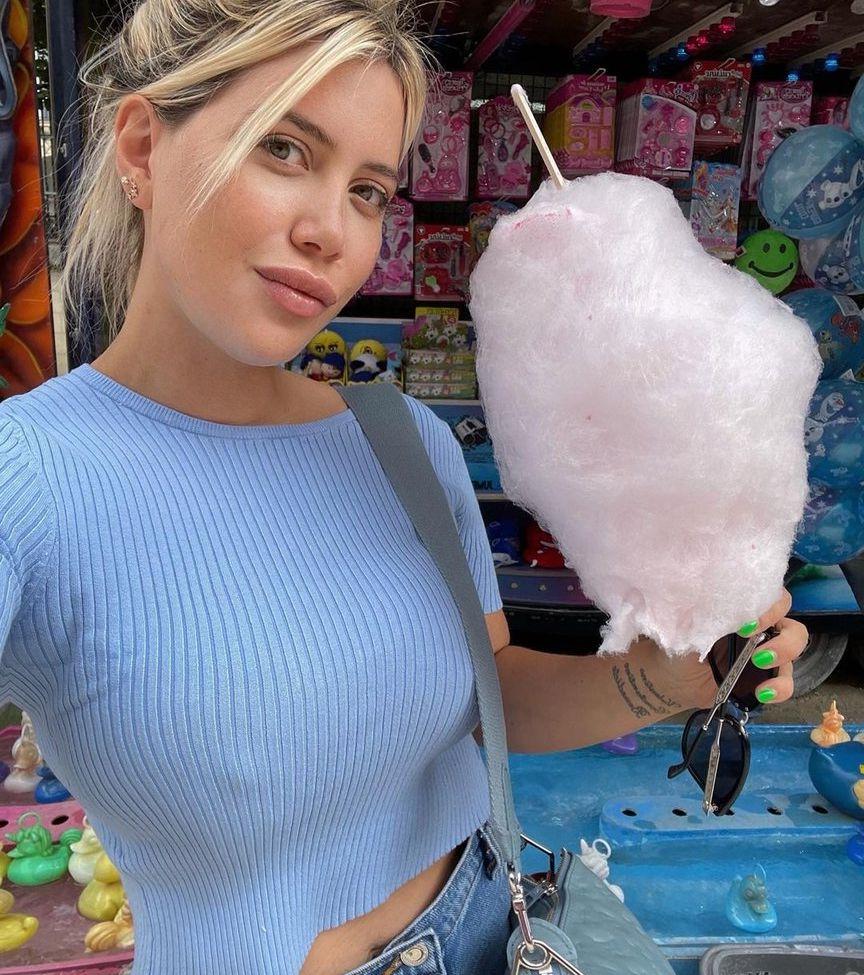 25P Wanda Nara nude