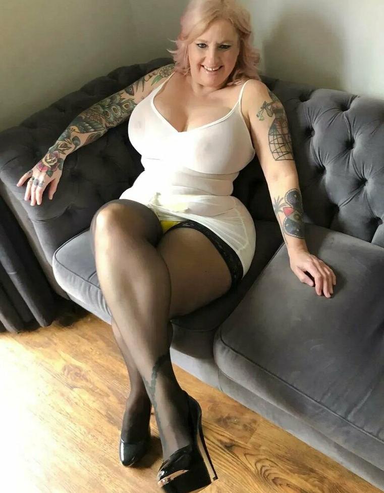 7P Daniella English nude