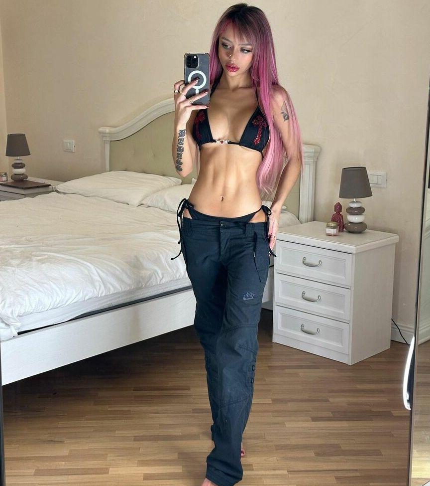 25P Christina Bertevello nude