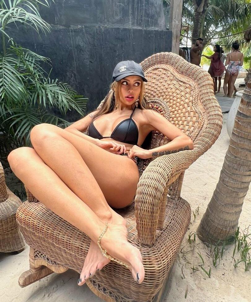 25P Christina Bertevello nude